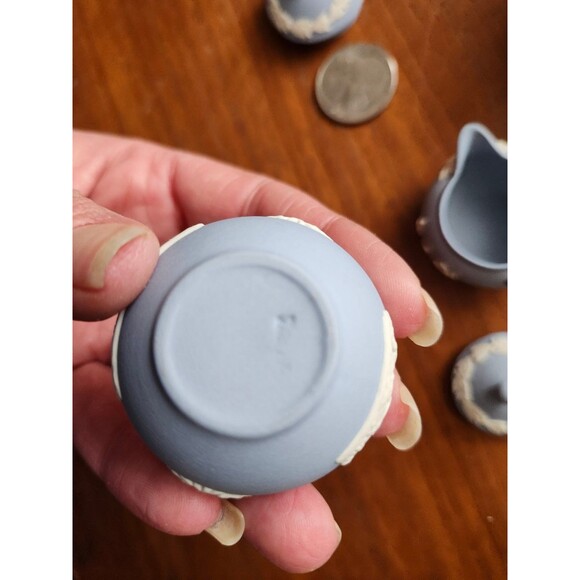 Wedgwood Miniature Tea Set 1:12 Scale Blue Jasperware Dollhouse No Box - Picture 8 of 12